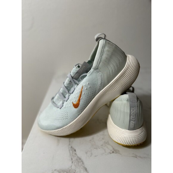 Nike Womens React Escape Run Sz 12 Flyknit Running Shoes Barely Green DC4269 300 - Picture 6 of 9
